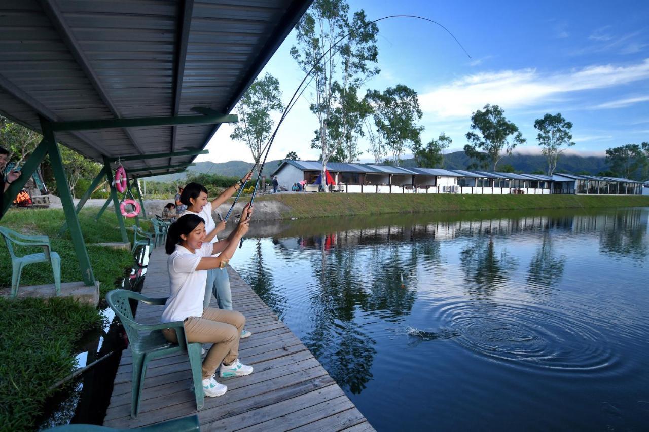 Promisedland Resort & Lagoon Shoufeng Dış mekan fotoğraf Fishing at the farm