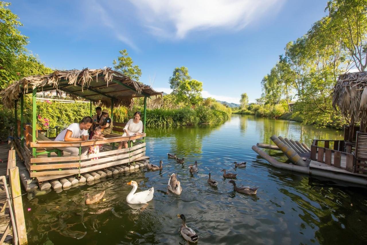 Promisedland Resort & Lagoon Shoufeng Dış mekan fotoğraf The lake at the park