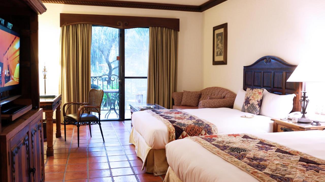 Promisedland Resort & Lagoon Shoufeng Dış mekan fotoğraf A room at the Hotel Las Alamandas